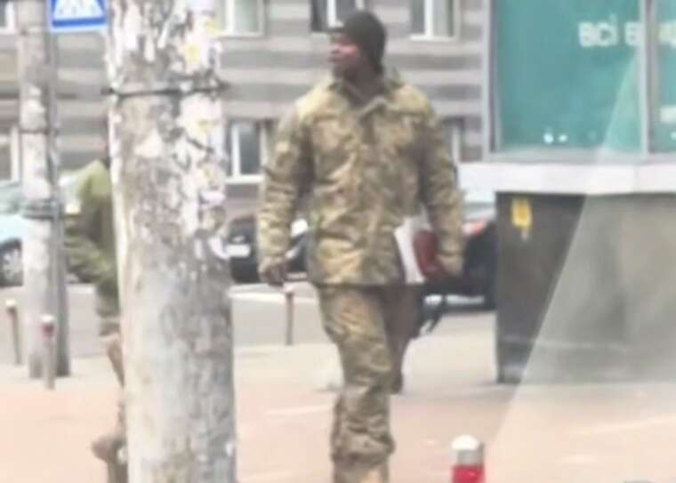 В столице заметили темнокожего работника ТЦК