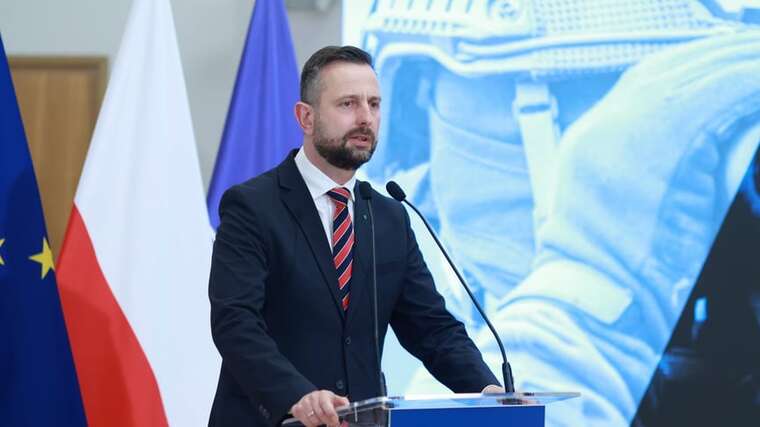 Міністр оборони Польщі: "Сусідні країни не повинні відправляти миротворців в Україну"