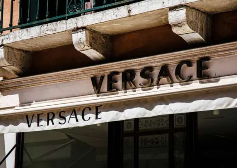 Prada розглядає можливість придбання Versace