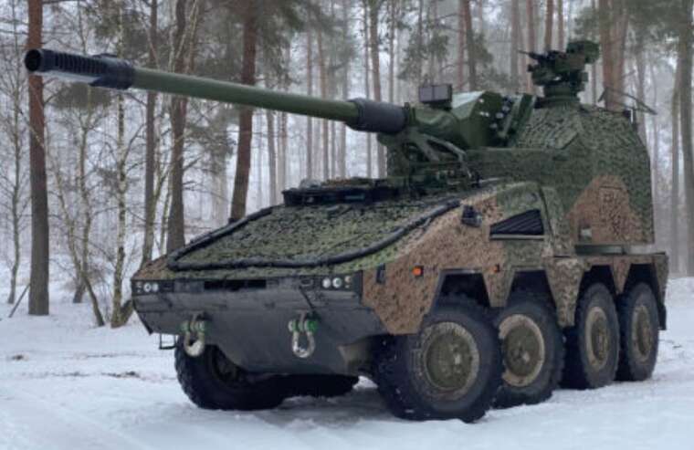 Украина получила от Германии первую колесную гаубицу RCH 155