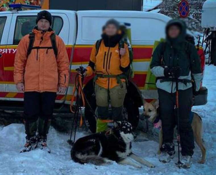 Рятувальники знайшли туристок, які застрягли в горах Львівщини через снігопад
