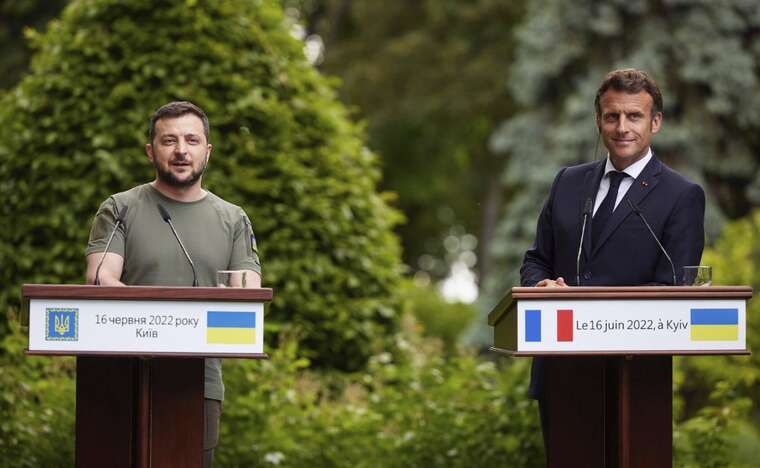 President Zelenskyy and Emmanuel Macron held a conversation regarding the security of Ukraine