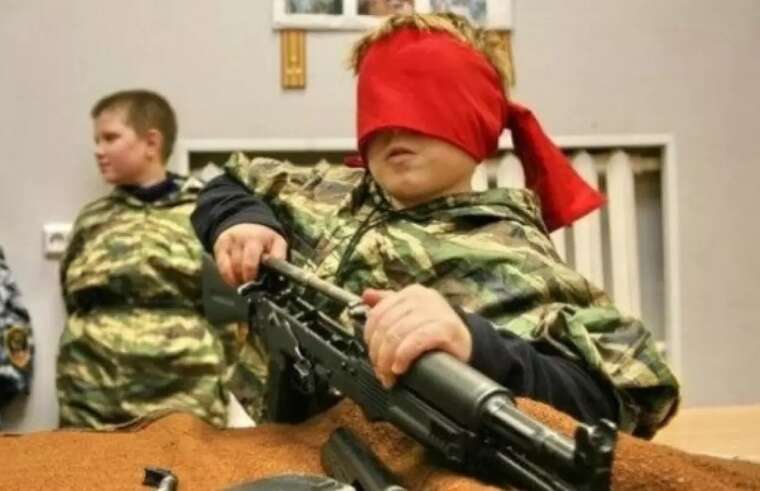 Росіяни створюють кадетські класи в окупованому Маріуполі для мілітаризації дітей