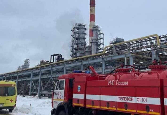 В России сообщили об атаке беспилотников на НПЗ в Воронежской области