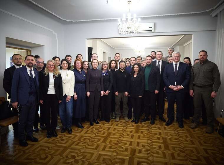 Зеленський зустрівся з українською громадою у Варшаві