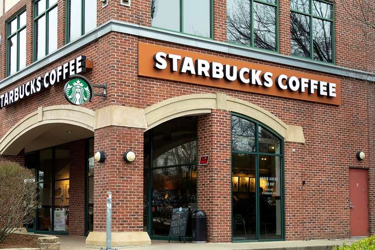 Starbucks заборонила користуватися туалетами всім охочим