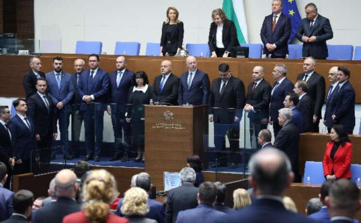 У Болгарії через 2 місяці після виборів було затверджено новий уряд