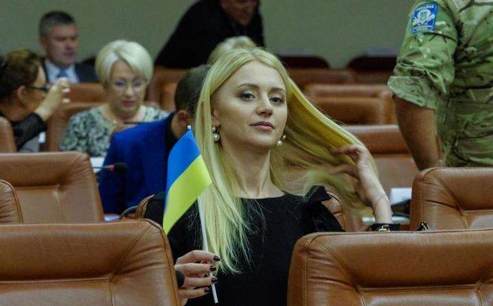   Instagram  Chanel    :   -    