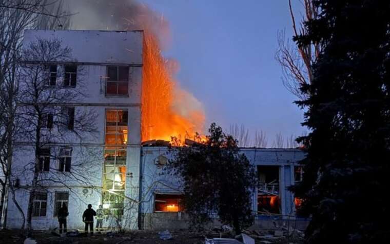 В сети публикуют момент ночной атаки РФ по Запорожью