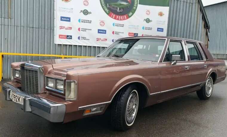 В Україні в гаражі виявили розкішний американський ретро автомобіль