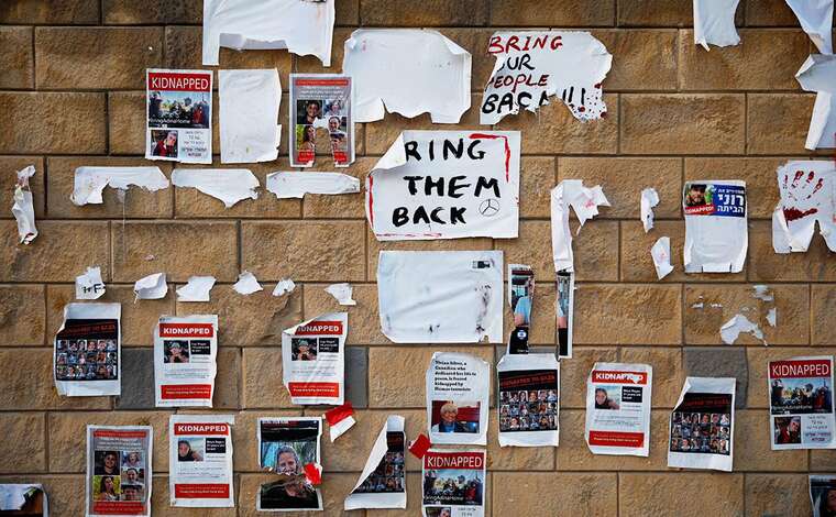 Серед звільнених заручниць, яких утримував ХАМАС, є громадянки з Британії та Румунії