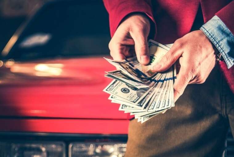 Прокурор Артем Бояренко продав батькові авто за завищеною ціною