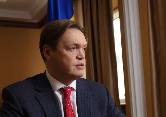 Український чиновник Сенниченко провернув наймасштабніші схеми і тепер витрачає мільйони за кордоном