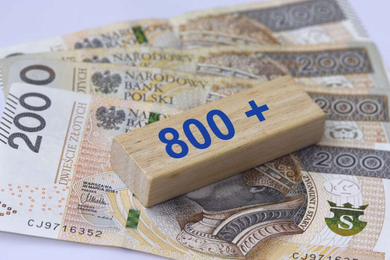 Польща скасує допомогу "800+" для непрацевлаштованих українців