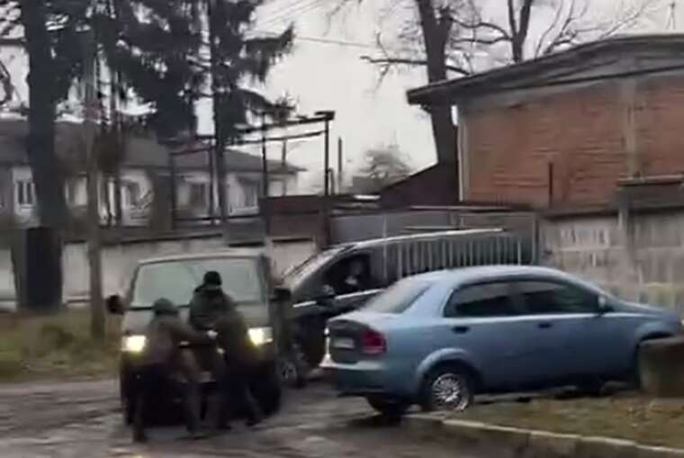 В Волынской области сотрудники ТЦК силой посадили мужчину в автобус: показали видео