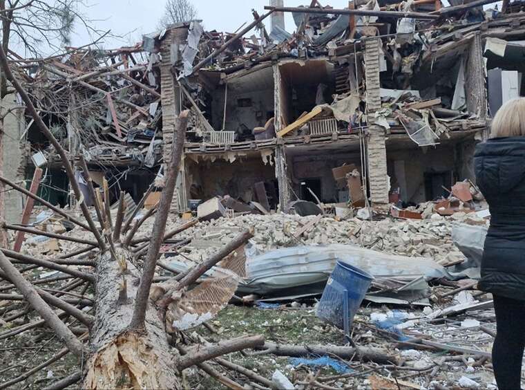 Запоріжці показують страшні наслідки атаки окупантів: руїни замість будинку та місця роботи