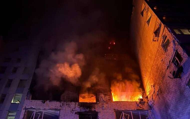 Внаслідок падіння уламків дрона в Глевасі загинув чоловік, почалася пожежа