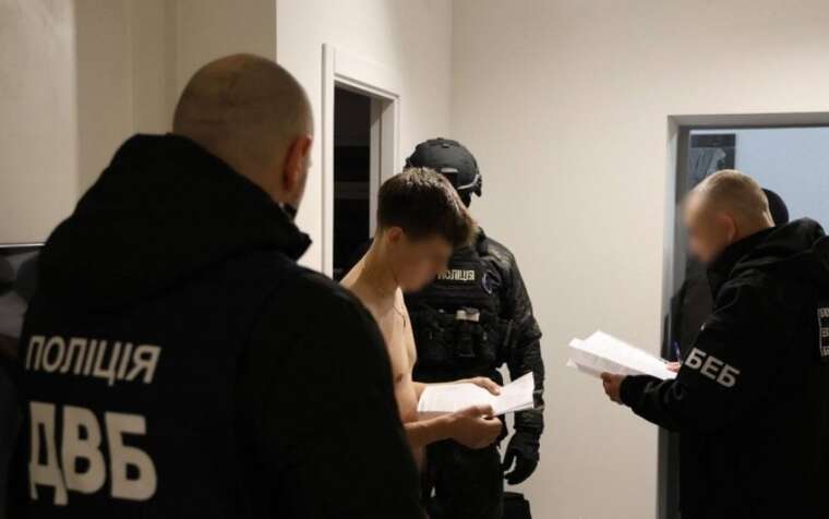 Полицейские обнаружили "фабрику" поддельных документов