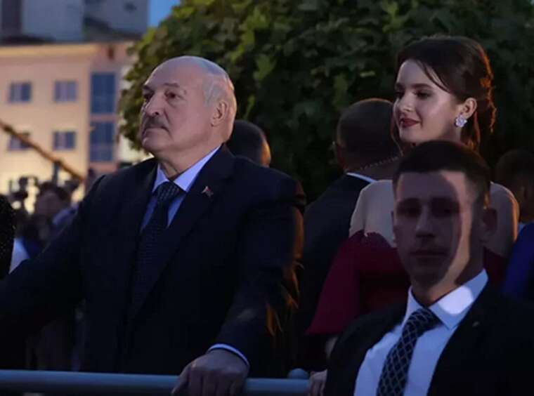 Лукашенка скрізь супроводжує Міс Білорусь-2021