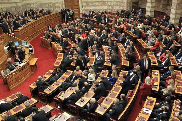 Парламент Греции не избрал президента в первом туре