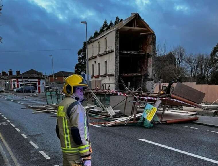 На Британських островах вирує шторм: пошкоджено понад 100 шкіл, є загиблий