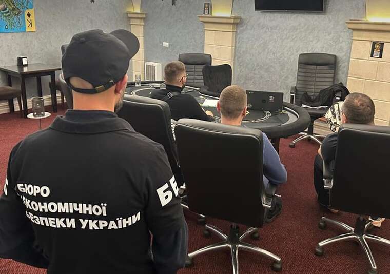 На Львівщині  викрили чотирьох організаторів підпільного покерного клубу