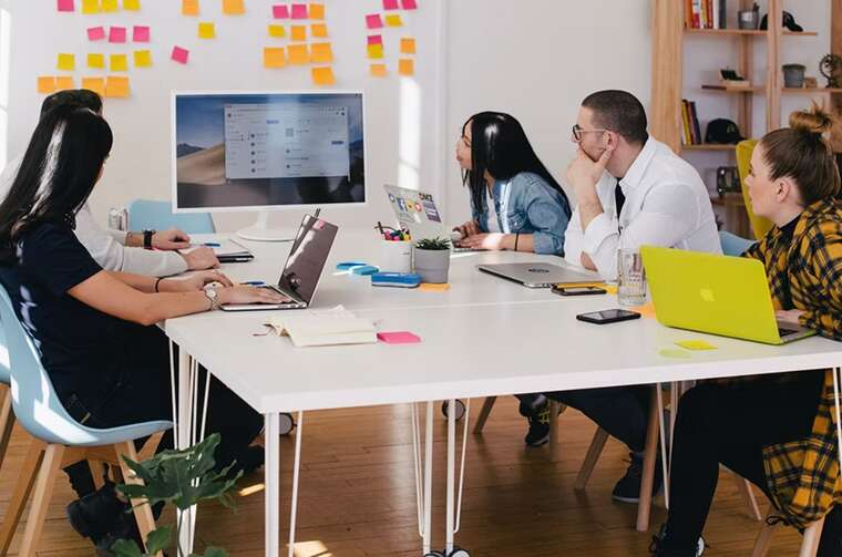 Британські підприємства масово впроваджують чотириденний робочий тиждень без скорочення зарплати