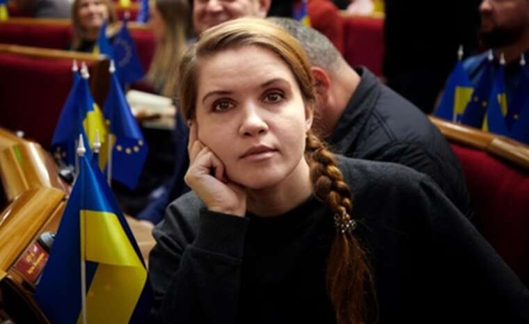 Безугла вирішила переписати державний гімн