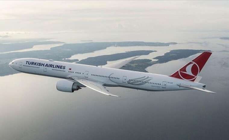 У небі над Волинською областю помітили пасажирський літак