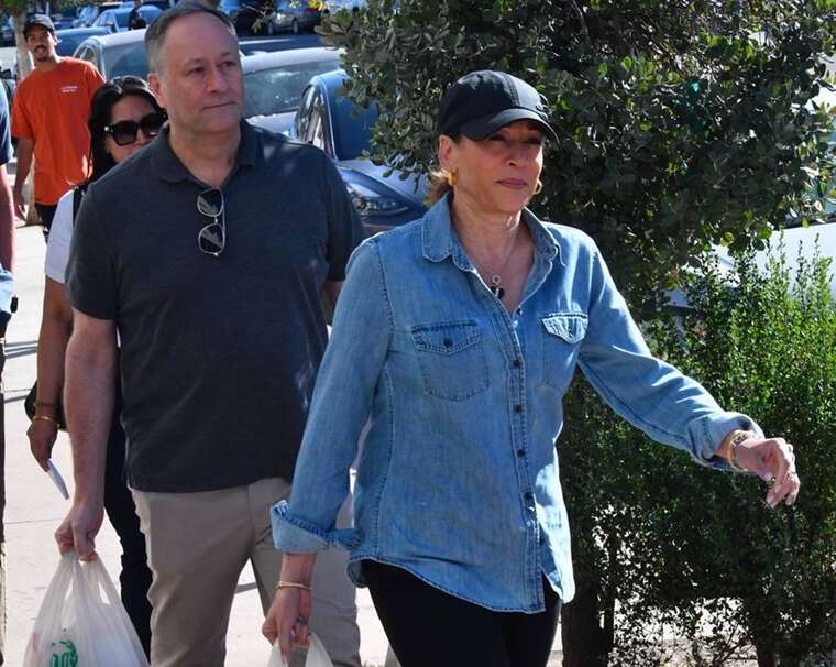 Камала Харрис вернулась к гражданской жизни после окончания политической карьеры