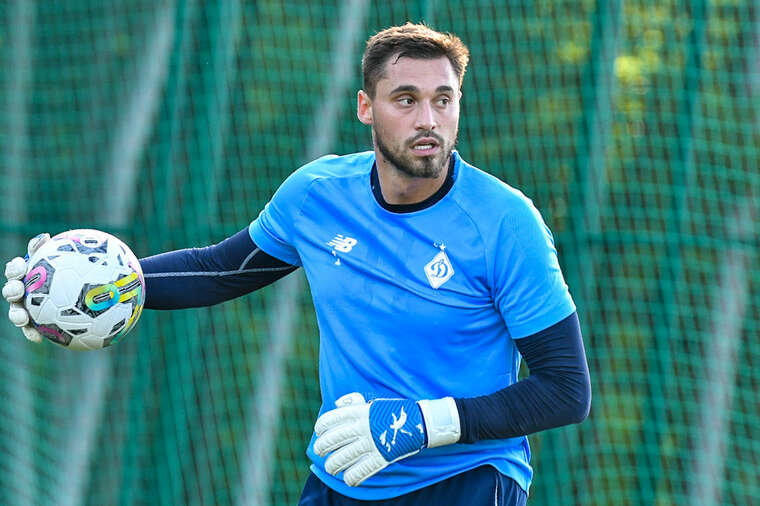 Голкіпер "Динамо" прибув до Саудівської Аравії для переходу в "Аль-Шабаб"