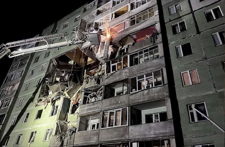 Атака РФ по Сумах: рятувальники вивільнили з-під завалів тіла двох людей