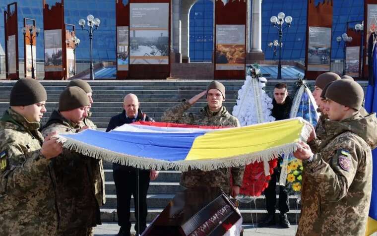 В Киеве на Майдане состоялось прощание с польским добровольцем Филипом Антосяком