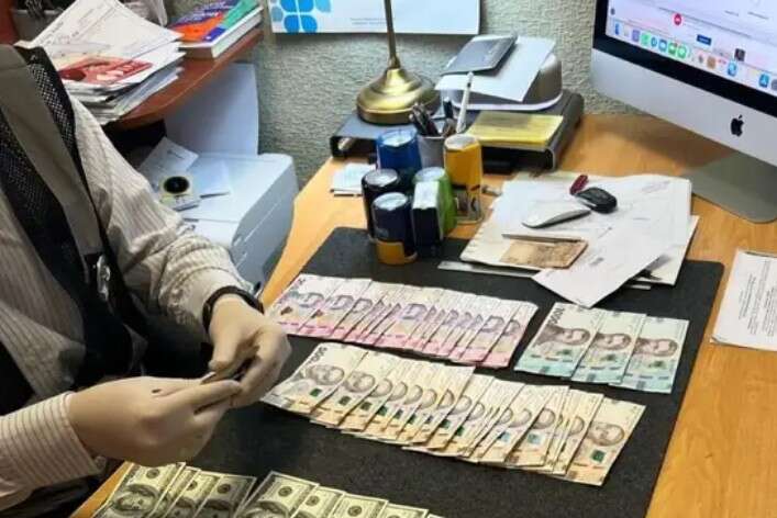 На Миколаївщині затримали директора комунального підприємства на хабарі у 1000 доларів