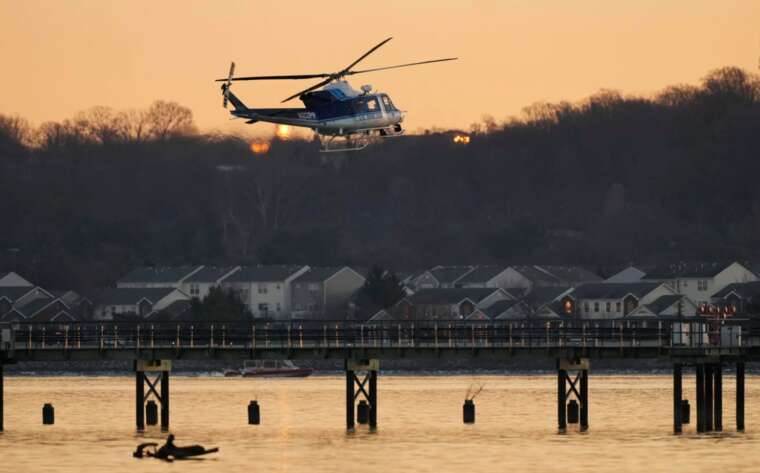 Столкновение пассажирского самолета с военным вертолетом в Вашингтоне: появились новые кадры