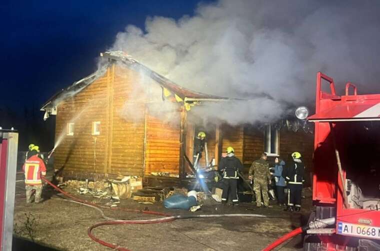 У Київській області внаслідок нічної атаки виникли пожежі