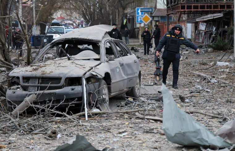 Авiаудар по Херсону: у мережі публікують кадри зруйнованого міста після атаки РФ