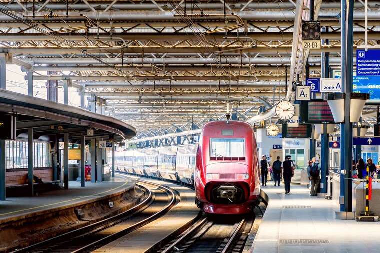 Стрельба на вокзале в Брюсселе: вооруженные люди скрылись в метро