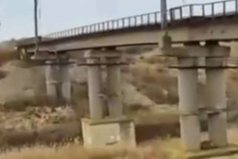 Russians blew up the Ukrainian Armed Forces mined bridge in the rear using a drone