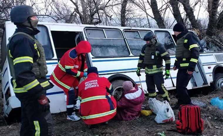 У Дніпропетровській області автобус врізався в дерево: постраждали 14 пасажирів
