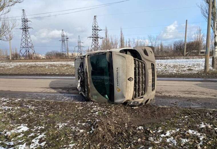 Оккупанты обстреляли бронированный автомобиль "Укрпошти", который ехал из Покровска