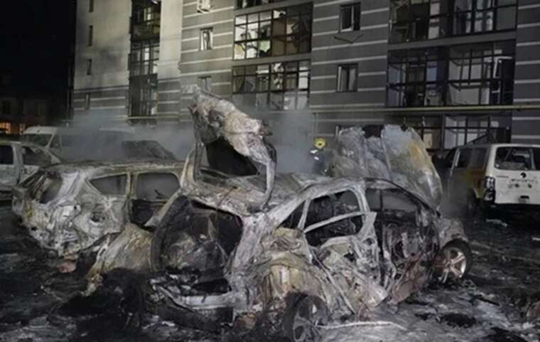 Атака РФ на Сумы: как выглядит автостоянка после пожара