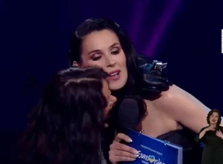 Маша Єфросиніна оконфузилася через невдалий поцілунок з Русланою на сцені Нацвідбору