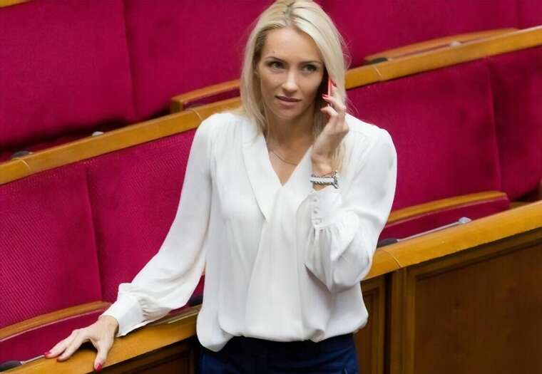 Нардепка від «Слуги народу» Ольга Саладуха «засвітила» коштовності вартістю понад 400 тисяч гривень