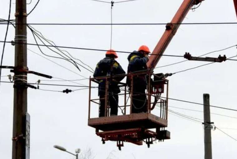 Завтра в Україні відключатимуть світло тільки для промисловості