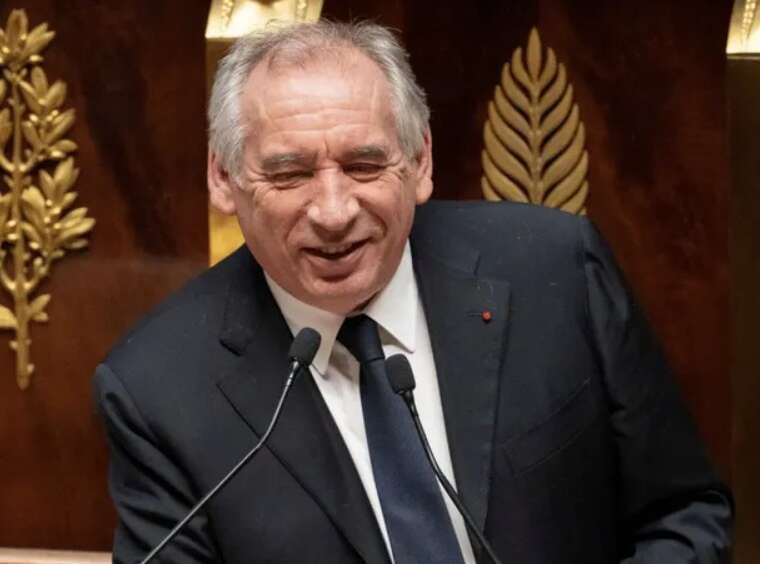 У Франції парламент вчетверте не схвалив вотум недовіри уряду Байру