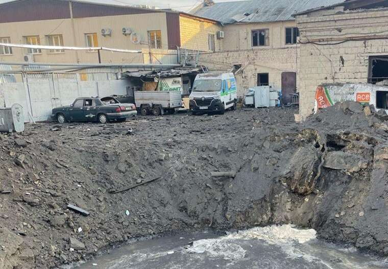 Внаслідок нічної ракетної атаки по Києву були пошкоджені приміщення державних телеканалів