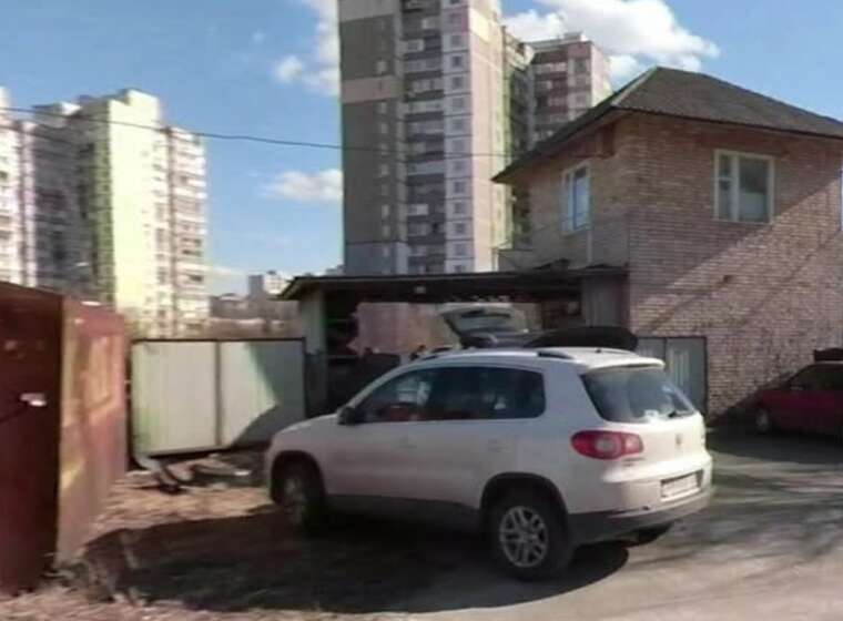 Святошинська прокуратура домоглася знесення незаконного шиномонтажу та повернення землі місту Києву