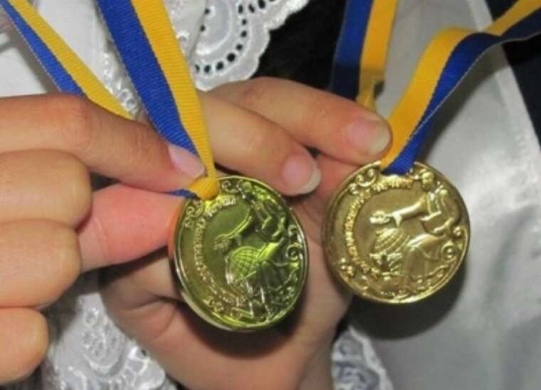 In Ukraine, gold and silver medals in schools were canceled