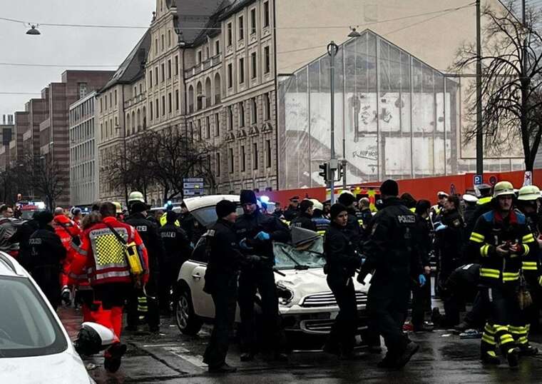 У Мюнхені автомобіль влетів у натовп людей